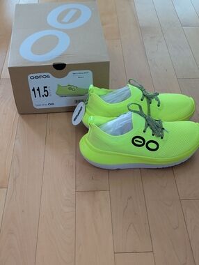 BNIB OOFOS Oomy Stride Neon Yellow Lace-Up Athletic Recovery Sneakers - M11.5